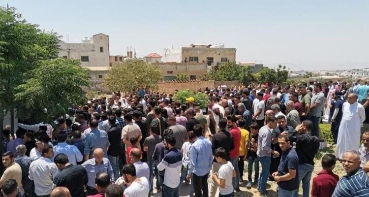  أهالي البعالوة يشيعون جثمان شاب قُتل على يد عمه بالإسماعيلية - جريدة الوطن اليوم 