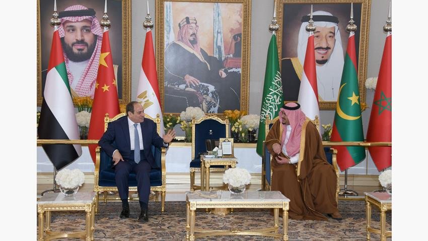 الرئيس السيسى يصل إلى العاصمة السعودية الرياض للمشاركة في القمة العربية الصينية