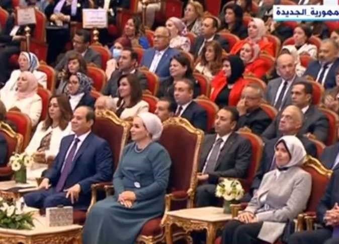 الرئيس السيسي يشهد احتفالية الأم المثالية