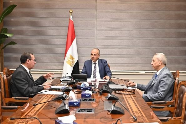 وزير الرى يوجه بإستمرار التنسيق القائم بين الهيئة وكافة الوزارات والمحافظات والهيئات المعنية بما يحقق خدمة المواطنين