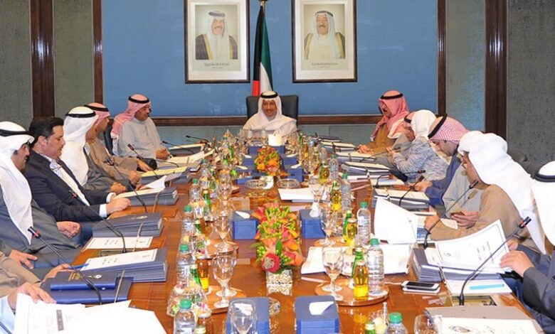 استقالة الحكومة الكويتية وتكليفها بتسيير الأعمال تنفيذا لـ المادة 57 من الدستور الكويتي