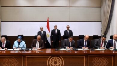 وقيع عقود لتحويل الأماكن التابعة لشركات الاتصالات الأربع العاملة في مصر