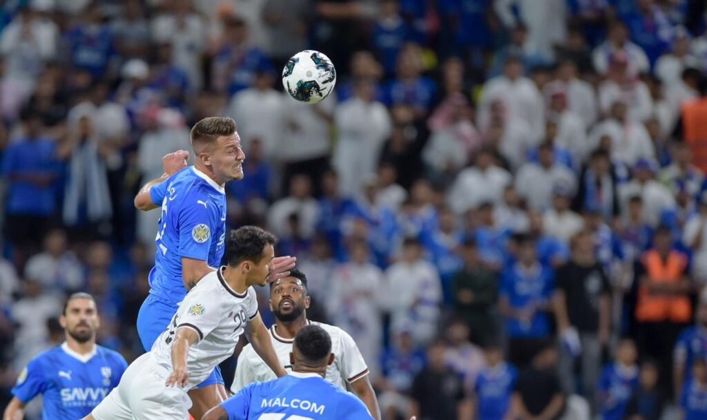 الهلال السعودي يغزو الشباب بثلاثية نظيفة مقابل هدف
