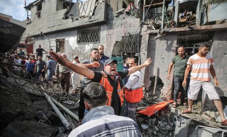 خبر عاجل | استشهاد 11 مواطن فلسطينيا في غارة إسرائيلية استهدفت سيارتين وسط غزة