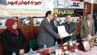 مديرية التربية والتعليم بدمياط تكرم مدير الشئون المالية لبلوغه سن التقاعد 