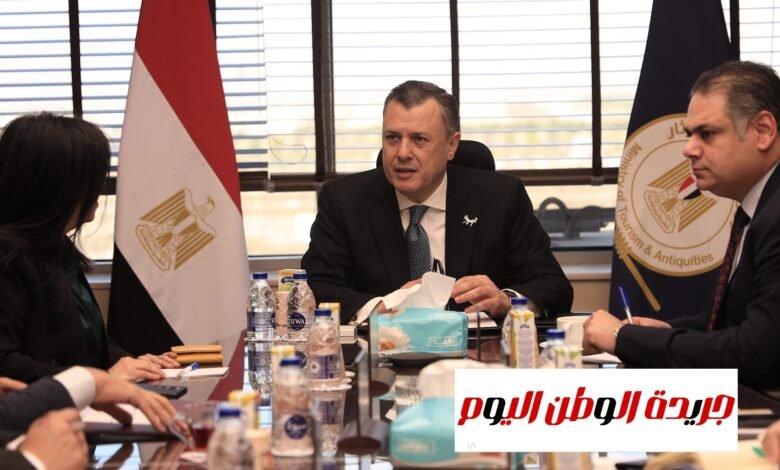 أحمد عيسى وزير السياحة والآثار يبحث آليات دفع مزيد من الحركة السياحية الوافدة من السوق الإسباني إلى مصر 