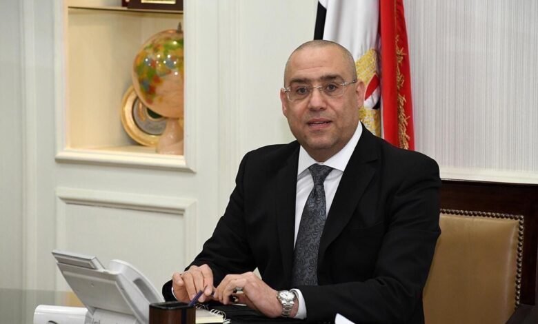 عاصم الجزار وزير الإسكان يتابع موقف إزالة مخالفات البناء بمدن العبور و6 أكتوبر