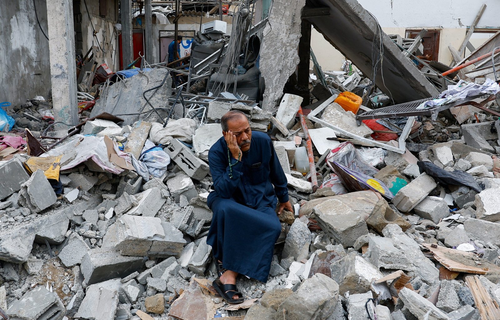 قصف إسرائيلي على منزل شرق رفح يؤدى الي 14 شهيدا بينهم 6 أطفال وعدد من المفقودين