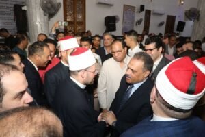 إفتتح المهندس حازم الأشموني محافظ الشرقية مسجد " القاضي الكبير " بقرية شلشلمون التابعة لرئاسة مركز ومدينة منيا القمح والمُقام بالجهود الذاتية على مساحة 450 متر وبتكلفة 8 مليون جنيه ، وذلك لإستقبال المصلين من أبناء القرية.  