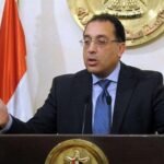 رئيس الوزراء يترأس اجتماع مجلس المحافظين ويوجه باستيداء حق الدولة في الوحدات المُنفذة لساكني المناطق غير الآمنة