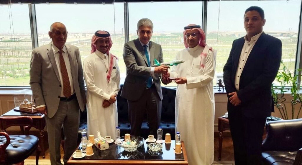 وزير السياحة والآثار يبحث مع مجموعة طيران ناس سبل جذب المزيد من الحركة السياحية الوافدة لمصر