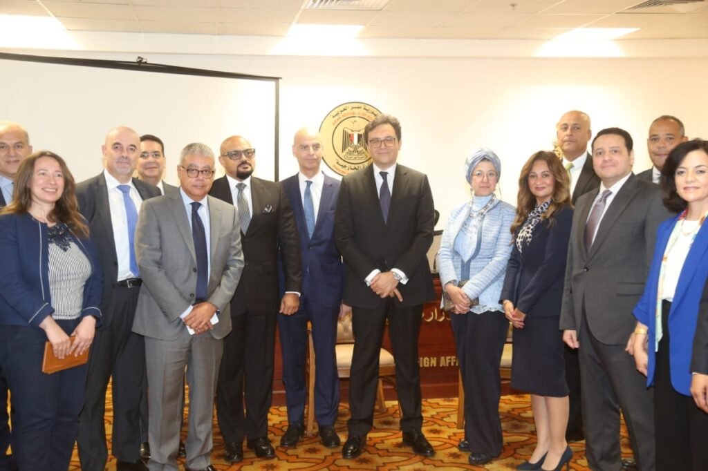 وزير الثقافة المصري يلتقي سفراء مصر الجدد لبحث تعزيز مكانة مصر كقوة ناعمة لها تأثير دولي