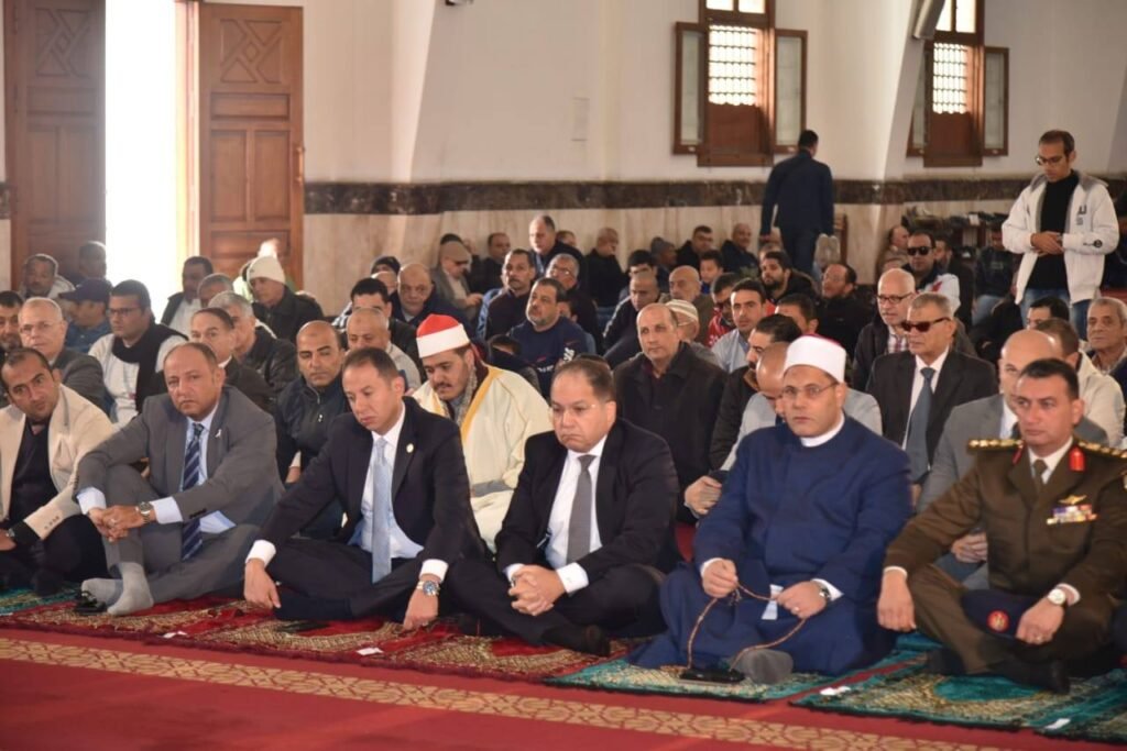 محب حبشي محافظ بورسعيد يهنئ المصلين بعيد بورسعيد القومي