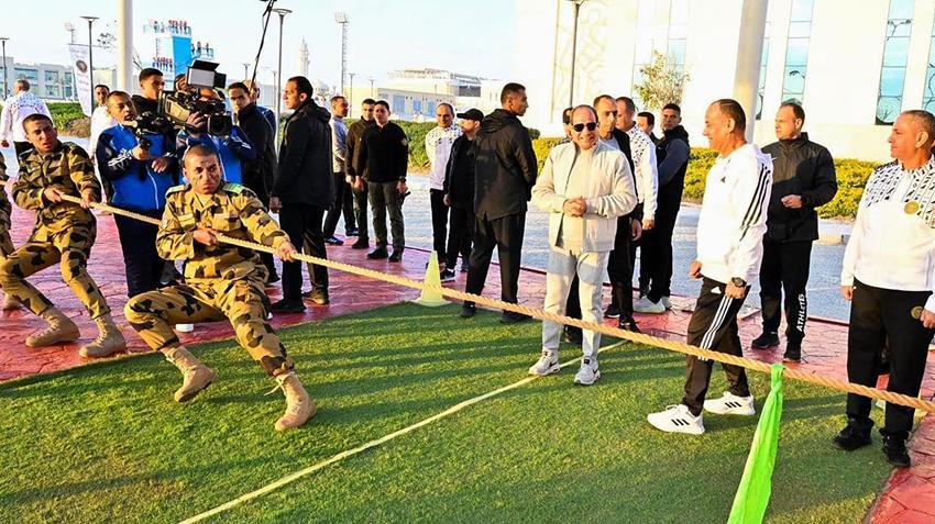 الرئيس السيسي يتفقد الأكاديمية العسكرية المصرية فجر اليوم