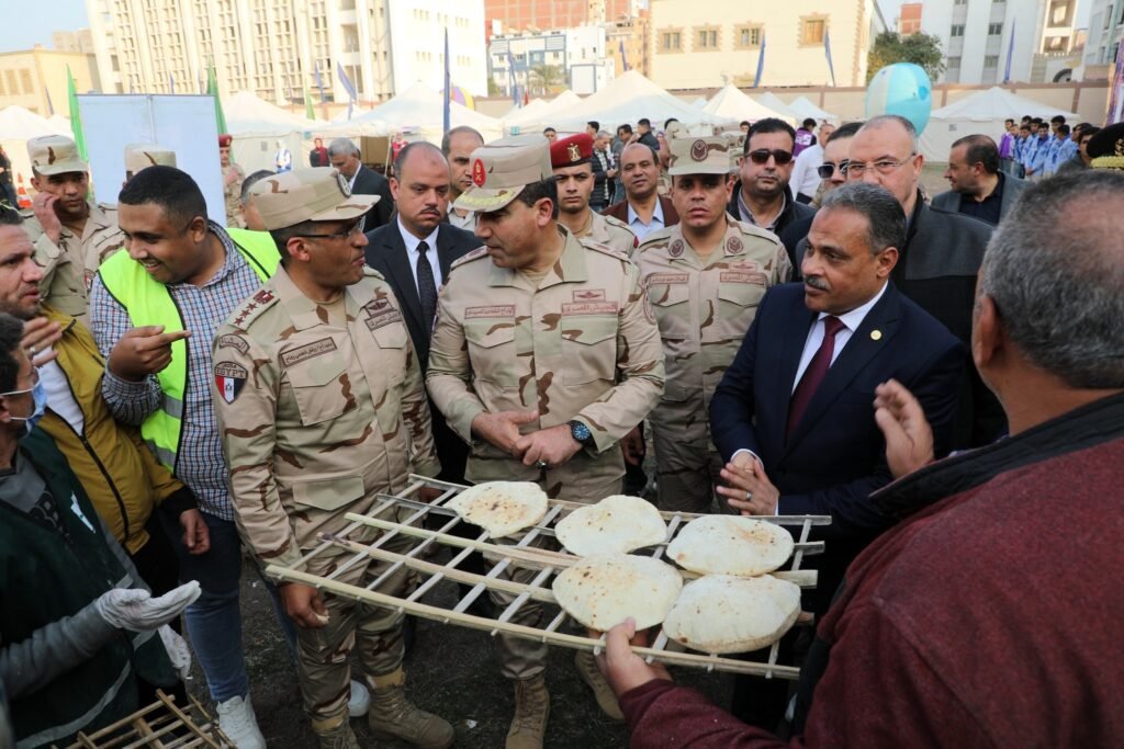 محافظ الشرقية يشيد بجهود قوات الدفاع الشعبي والعسكري والأجهزة التنفيذية خلال التكريم لأسر ضحايا ومصابي العمليات الحربية من أبناء المحافظة