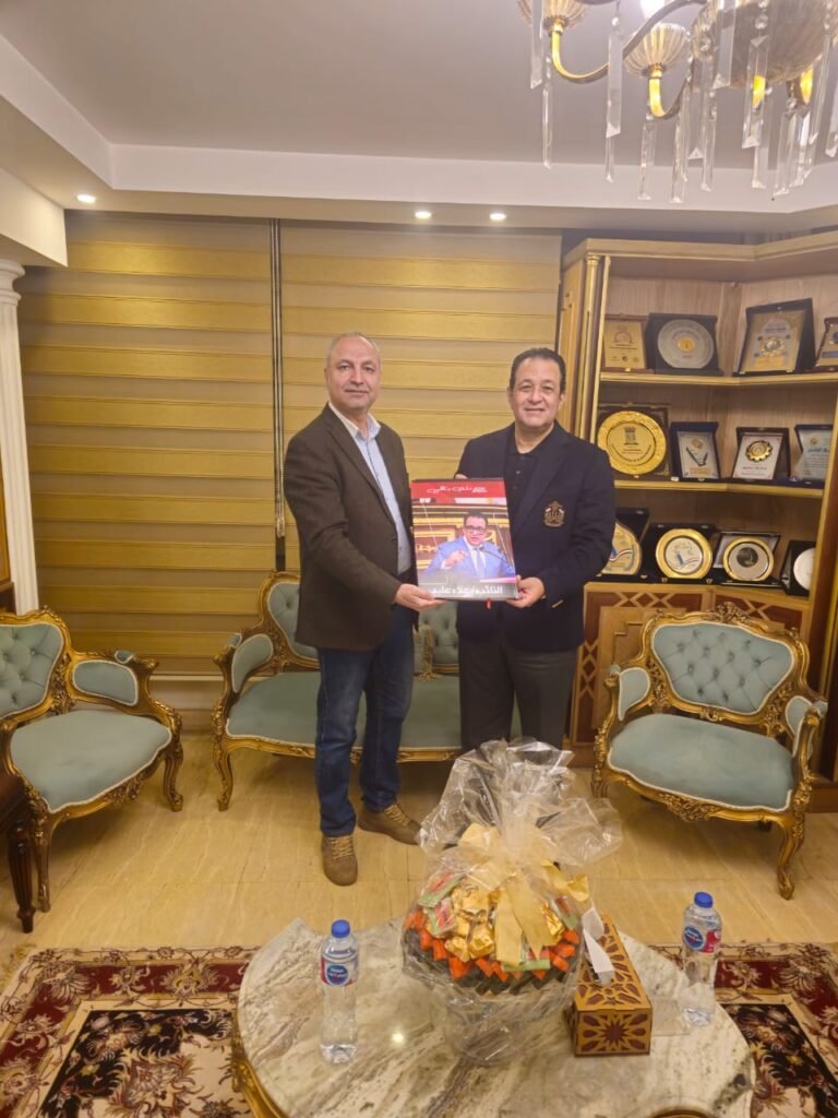 النائب علاء عابد والكتب الصحفي هشام الصافورى - جريدة الوطن اليوم