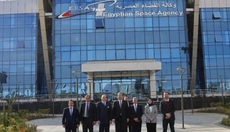 محافظ دمياط يبحث سبل التعاون التعليمي والتكنولوجي خلال زيارته لوكالة الفضاء المصرية 