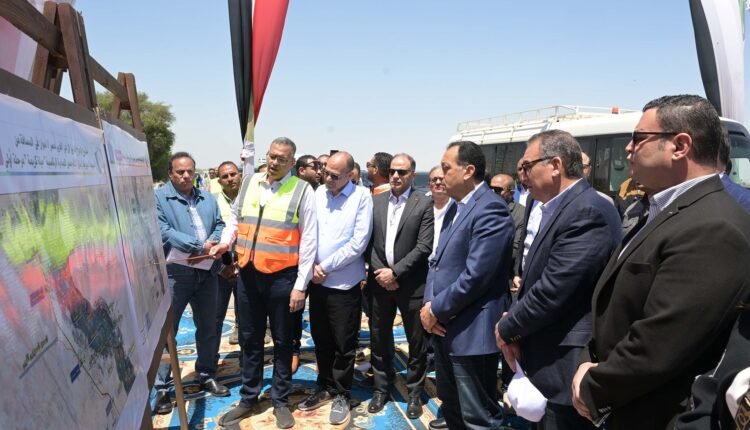 رئيس الوزراء يتفقد مشروع ازدواج طريق أسيوط/ديروط الزراعي ضمن مبادرة 