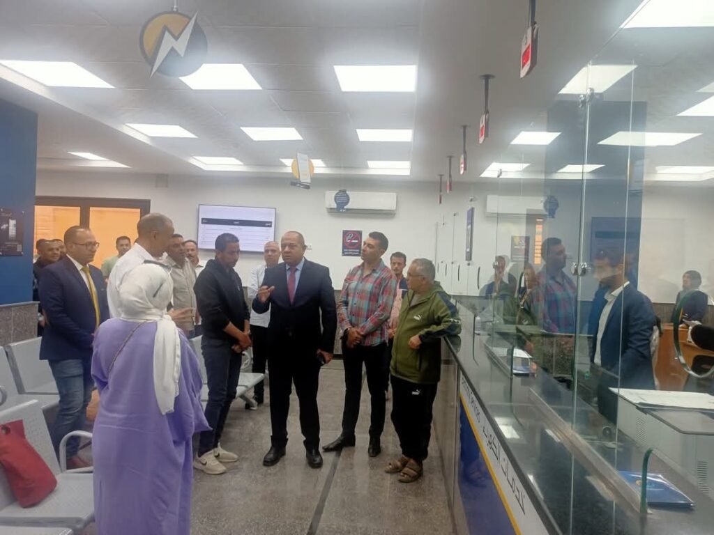 رئيس "القناة لتوزيع الكهرباء" يبحث مع محافظ شمال سيناء خطة شاملة لتنمية القطاع