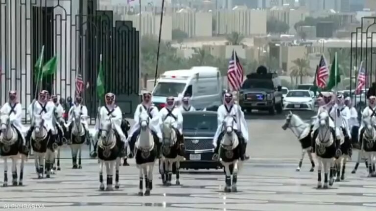 خيول الاستقبال الملكي.. السعودية تحتفي بترامب على طريقتها الأصيلة 