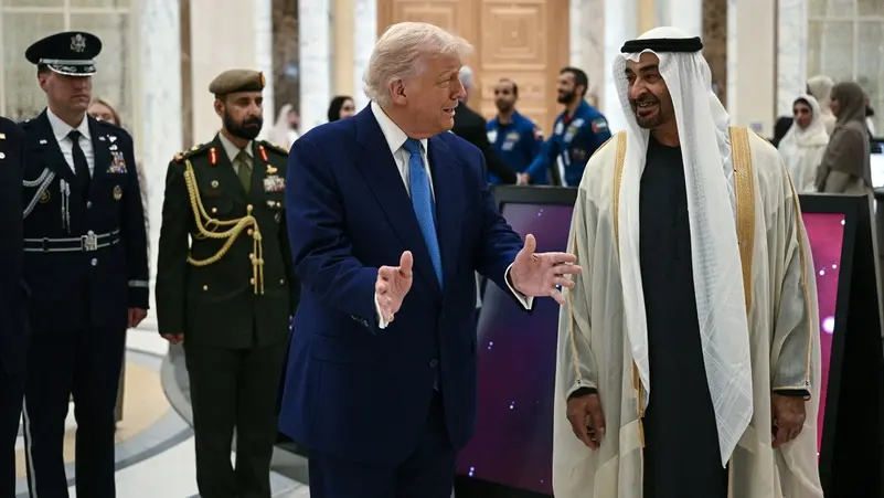 ترامب يختتم جولته الخليجية من الإمارات بصفقات ضخمة وانفراجات سياسية 
