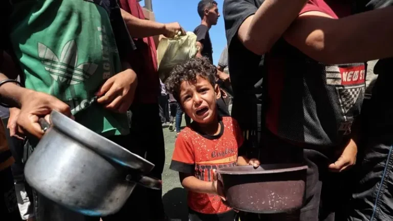 الجيش الإسرائيلي يصعّد في غزة وسوء التغذية يهدد حياة 70 ألف طفل 