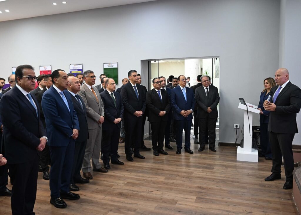 مدبولي يتفقد أول مصنع مصري لأجهزة السونار والرنين المغناطيسي
