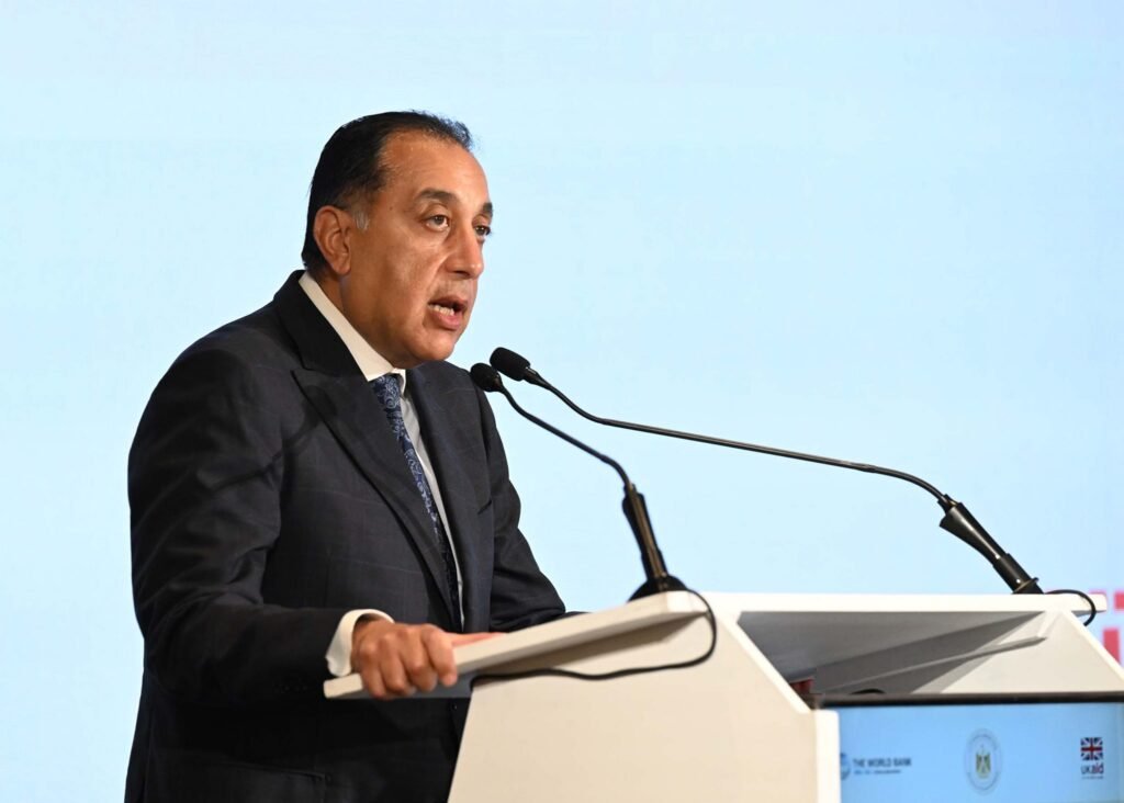 الحكومة المصرية تعلن تطبق العمل عن بُعد يوماً أسبوعياً لمدة شهر مع استثناء بعض الفئات