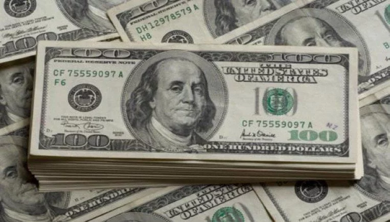 الدولار الأمريكي ينهار أمام العملات الأجنبية واليورو يقفز بقوة 