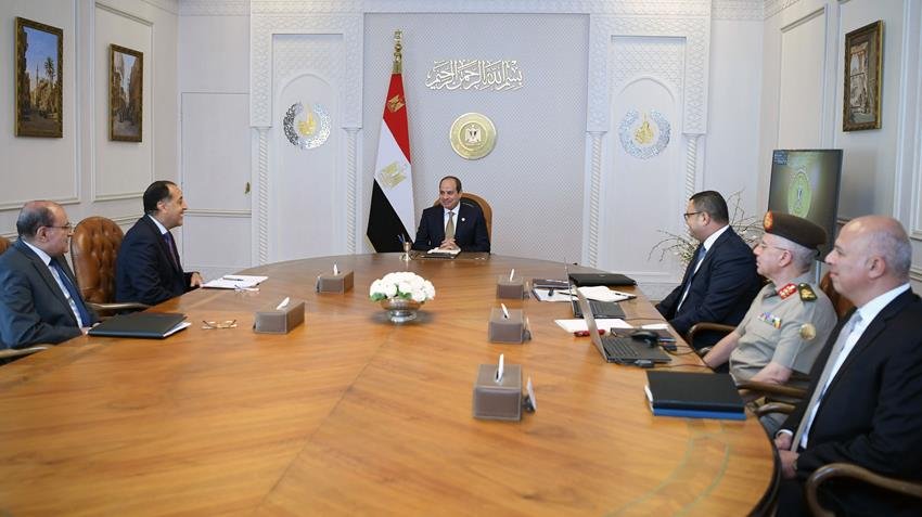 الرئيس السيسي يتابع مشروعات الإسكان وتحلية المياه وتطوير الساحل الشمالي 