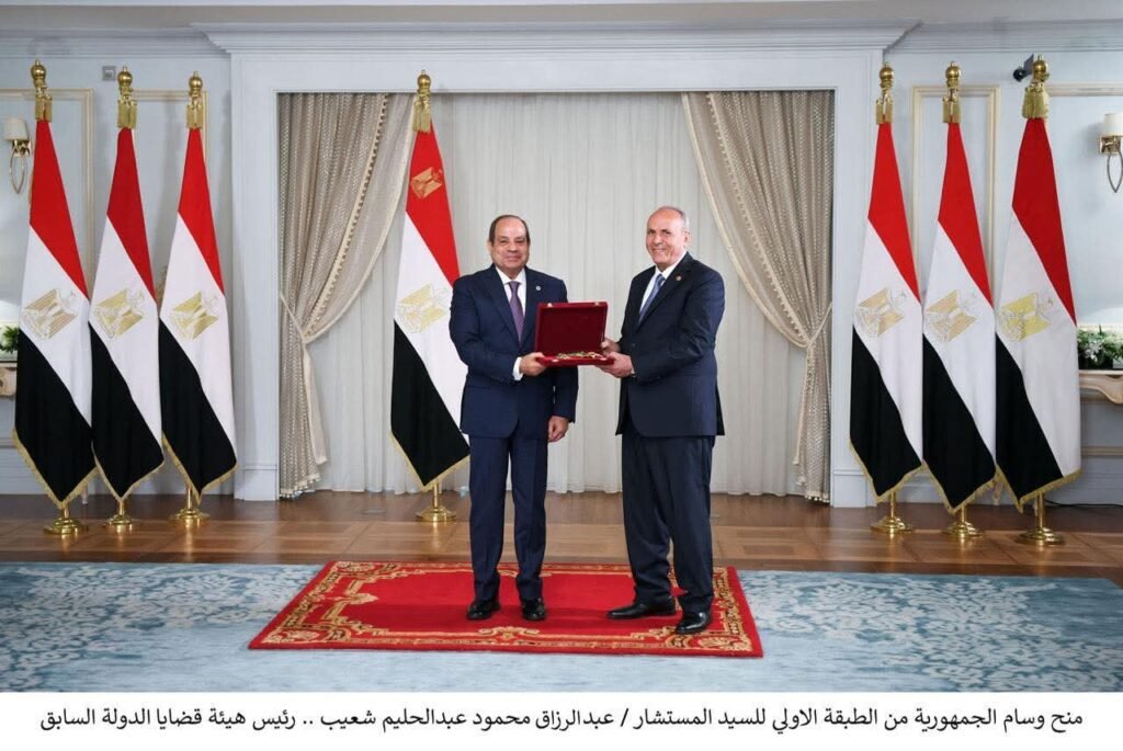 الرئيس السيسي يشهد أداء اليمين لرؤساء الهيئات القضائية ويمنح وسام الجمهورية