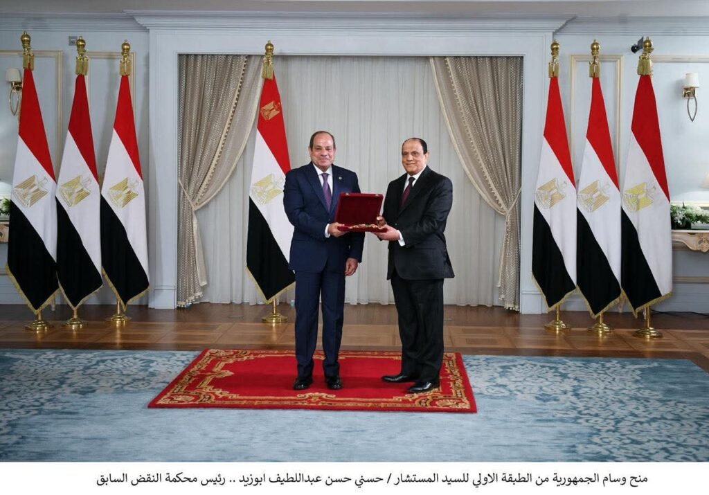 الرئيس السيسي يشهد أداء اليمين لرؤساء الهيئات القضائية ويمنح وسام الجمهورية