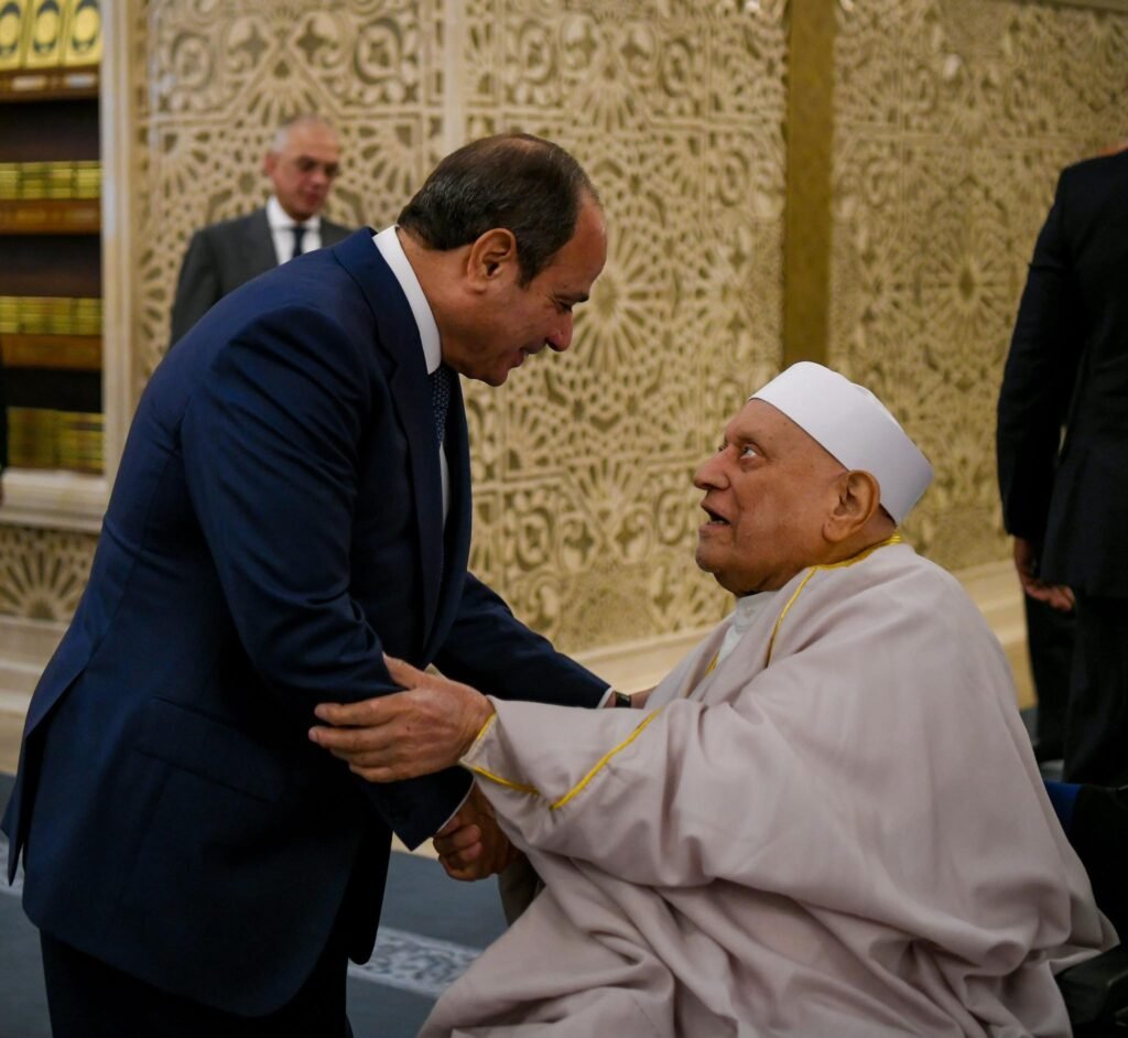 الرئيس السيسي يؤدي صلاة عيد الأضحى بمسجد مصر بالعاصمة الجديدة
