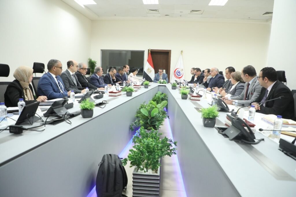 وزير الصحة يناقش خطة التأمين الطبي استعداداً لعيد الأضحى المبارك