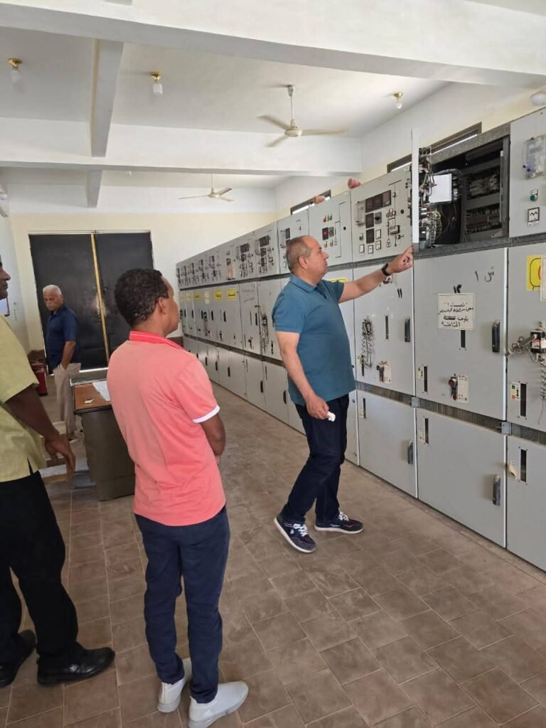 المهندس سامي أبو وردة يتفقد مدينة القصير لتعزيز كهرباء البحر الأحمر