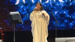 شيرين تُشعل موازين بـ200 ألف متفرج وسط جدل البلاي باك 