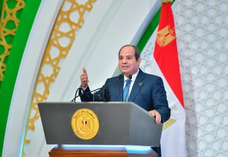 في ذكرى 30 يونيو.. السيسي يوجه التحية للشهداء والجيش والشرطة  