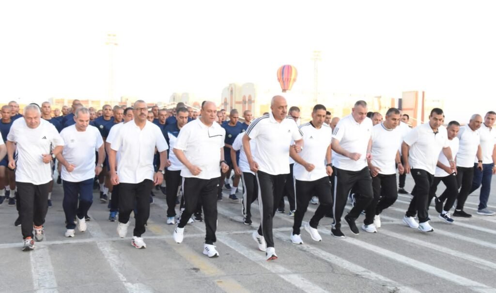 رئيس الأركان الجيش المصري يتفقد معهد ضباط الصف