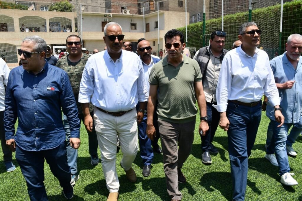 وزير الرياضة ومحافظ الجيزة يفتتحان 5 ملاعب جديدة للشباب