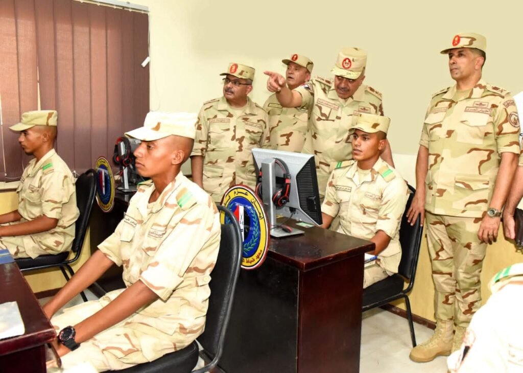 رئيس الأركان الجيش المصري يتفقد معهد ضباط الصف