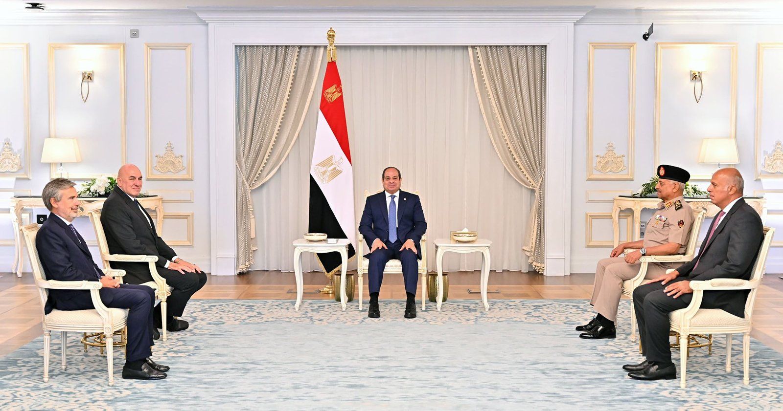 الرئيس السيسي يبحث مع وزير الدفاع الإيطالي التعاون العسكري والقضايا الإقليمية 