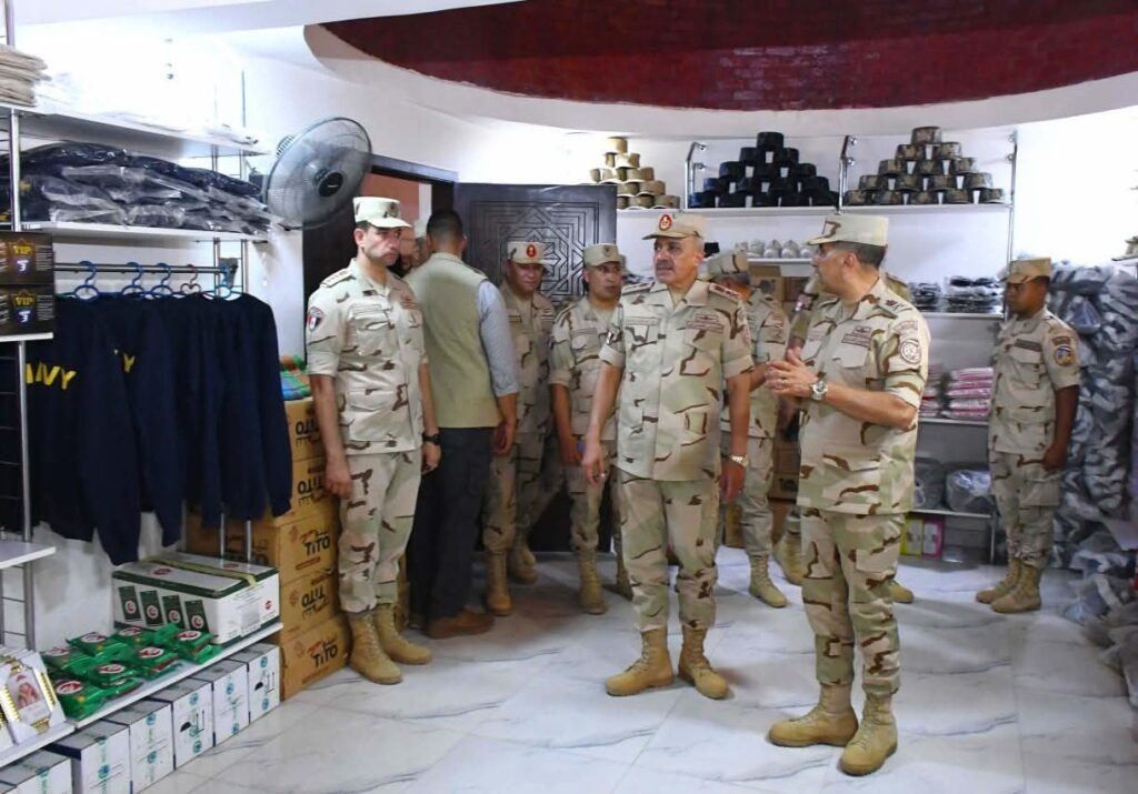 رئيس الأركان الجيش المصري يتفقد معهد ضباط الصف