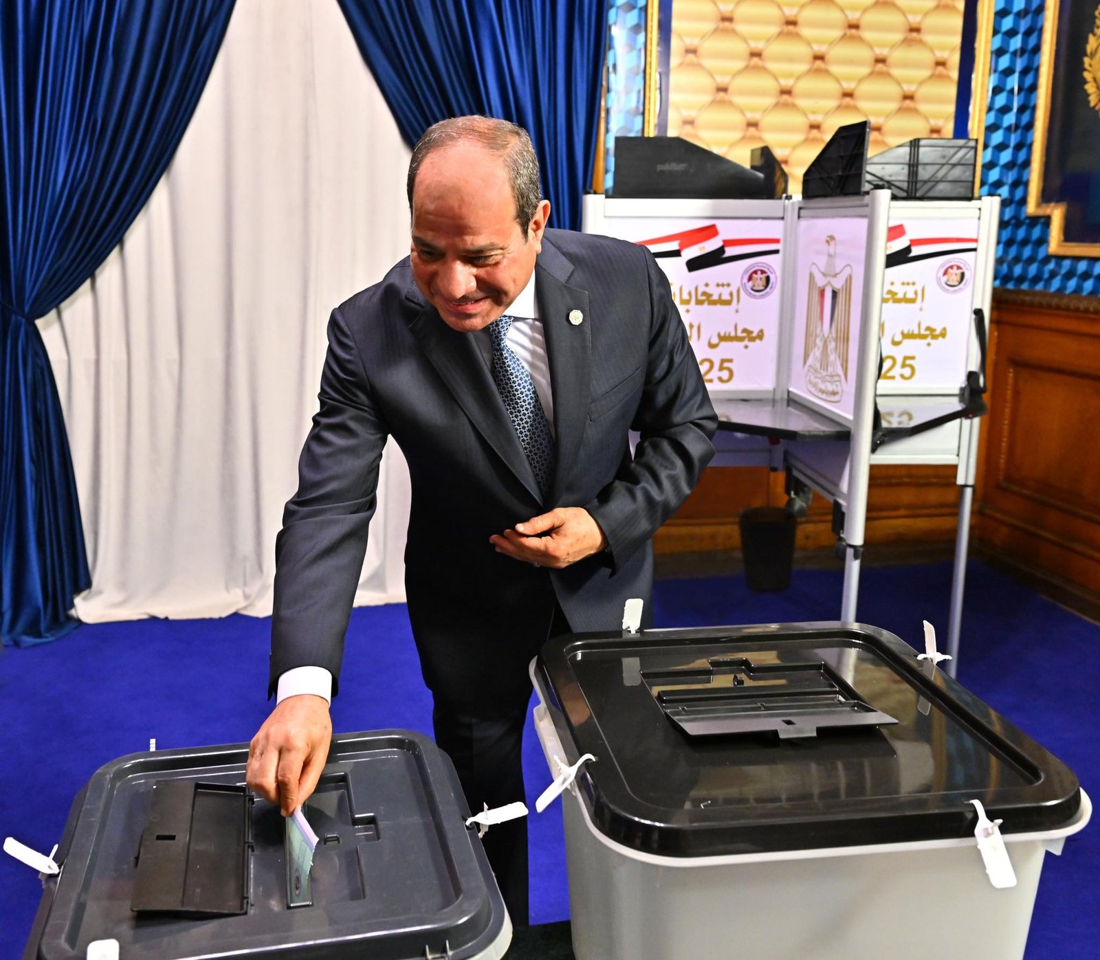 الرئيس السيسي يدلي بصوته في انتخابات الشيوخ بمصر الجديدة 