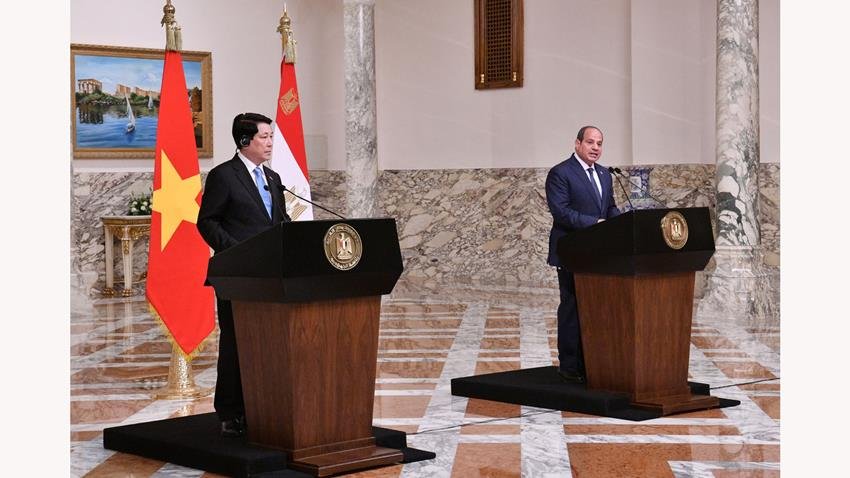 الرئيس السيسي يفند أكاذيب الحصار ويفضح الابتزاز السياسي باسم غزة في مؤتمر فيتنام 
