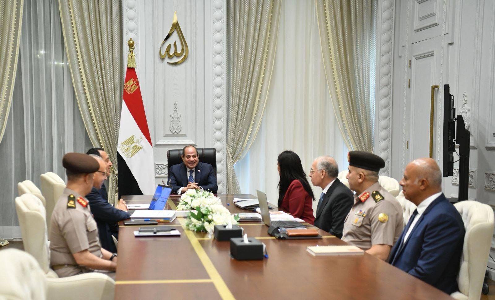 السيسي يتابع مشروعات المياه والري ويوجه بتعزيز الأمن المائي لمصر 