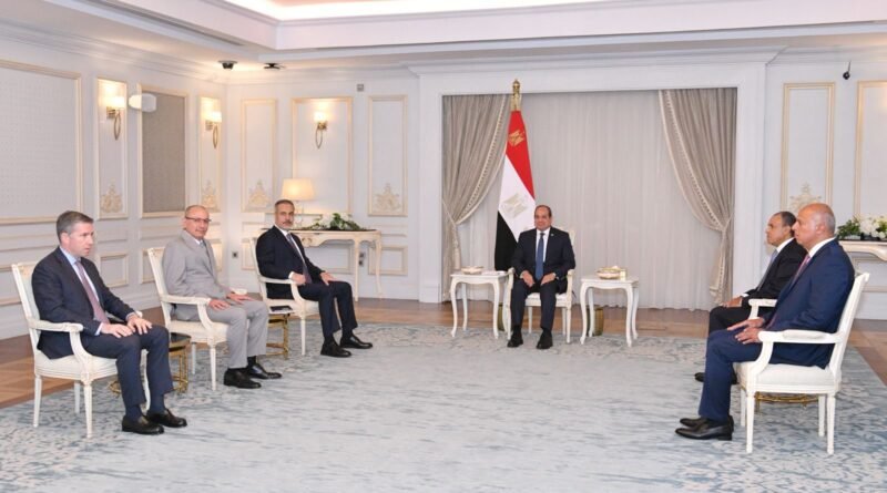 السيسي يستقبل وزير خارجية تركيا لبحث تعزيز العلاقات والقضايا الإقليمية 