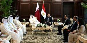 رئيسا وزراء مصر وقطر يبحثان تعزيز التعاون والاستثمارات ودعم غزة 