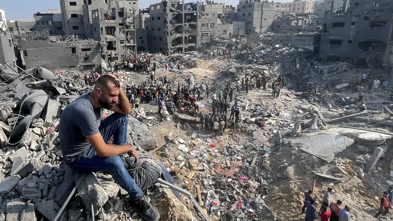 قصف إسرائيلي عنيف على جباليا يوقع عشرات القتلى والمصابين بقطاع غزة 