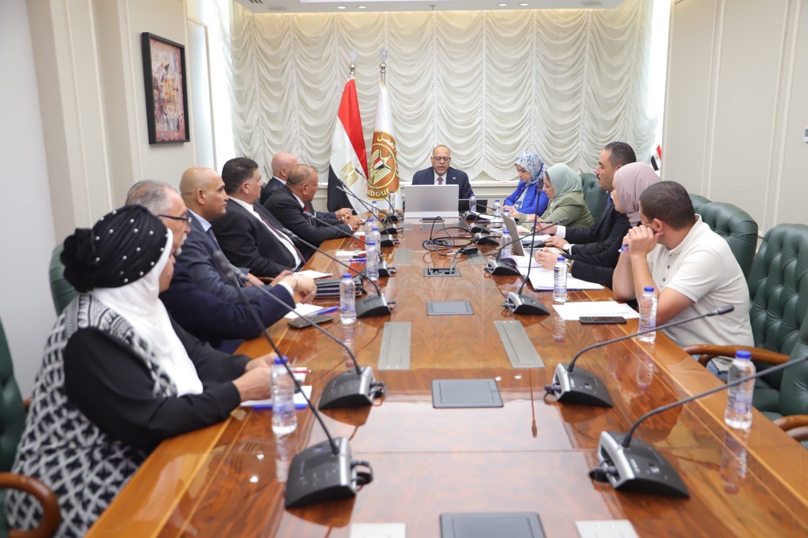 وزير العمل يبحث مع رجال الأعمال والجالية المصرية بإيطاليا فتح أسواق جديدة 