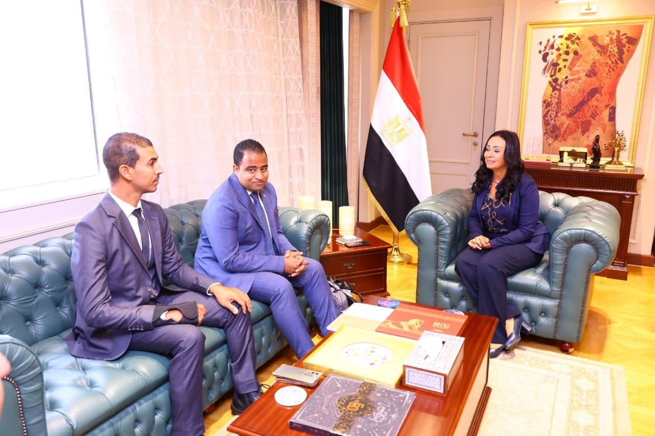 وزيرة التضامن الاجتماعي تلتقي ممثلي مؤسسة ظواهر بالأقصر وتثمن جهودها في مواجهة الظواهر السلبية 